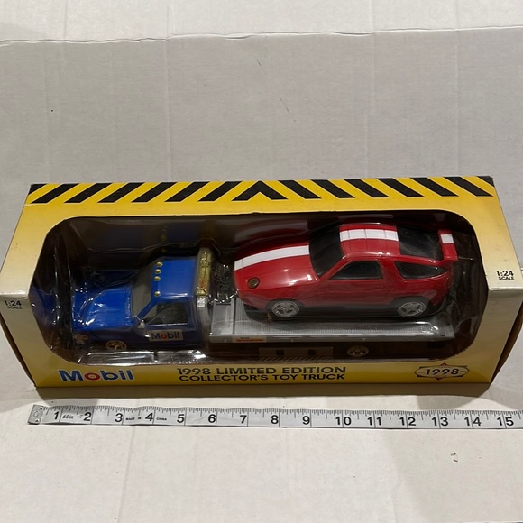 Mobil Collector’s toy truck - Picture 1 of 6